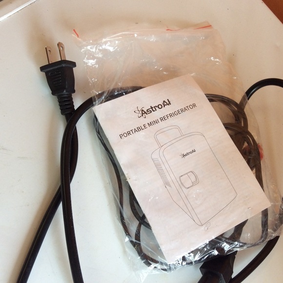 Retro Pink Portable mini fridge - Picture 7 of 8